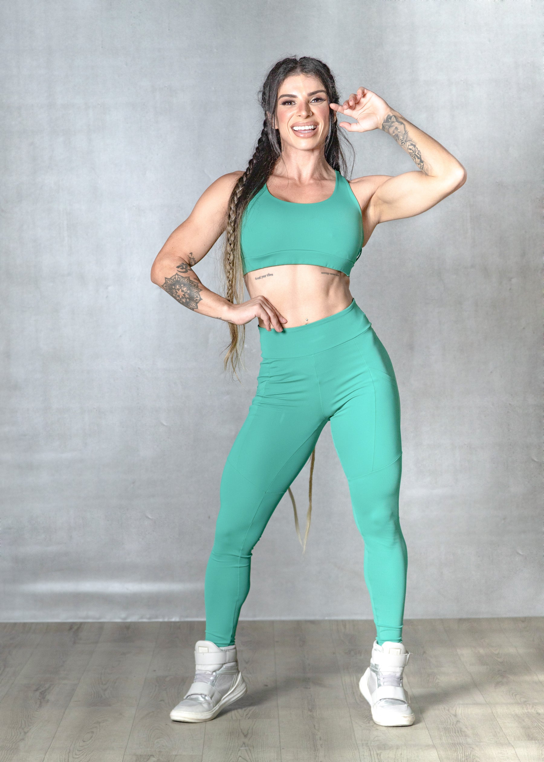 Conjunto Fitness LiteLift - Top Nadador + Calça Legging Básica - Verde