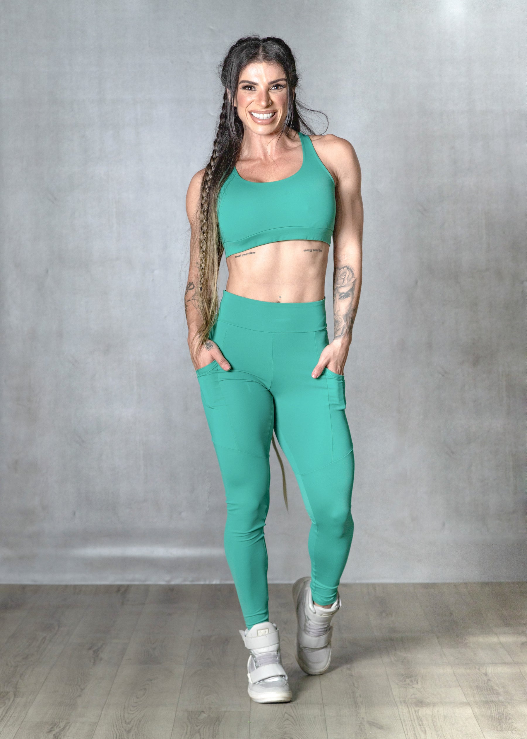 Conjunto Fitness LiteLift - Top Nadador + Calça Legging Básica - Verde