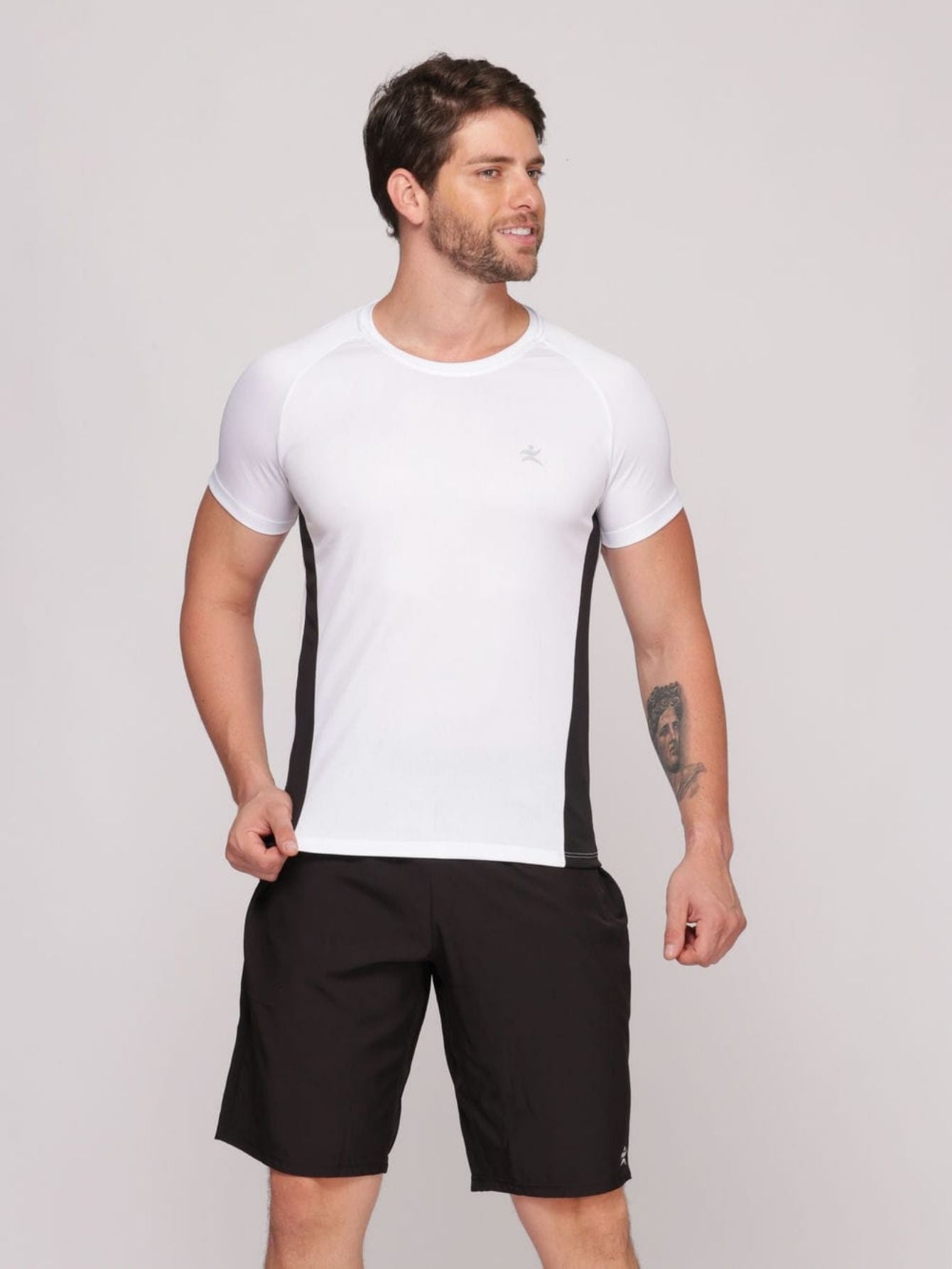Kit 3 Camisetas Masculinas com Recorte DryFit: Absorve 70% do Suor e Não Esquenta - Azul, Preta e Branca