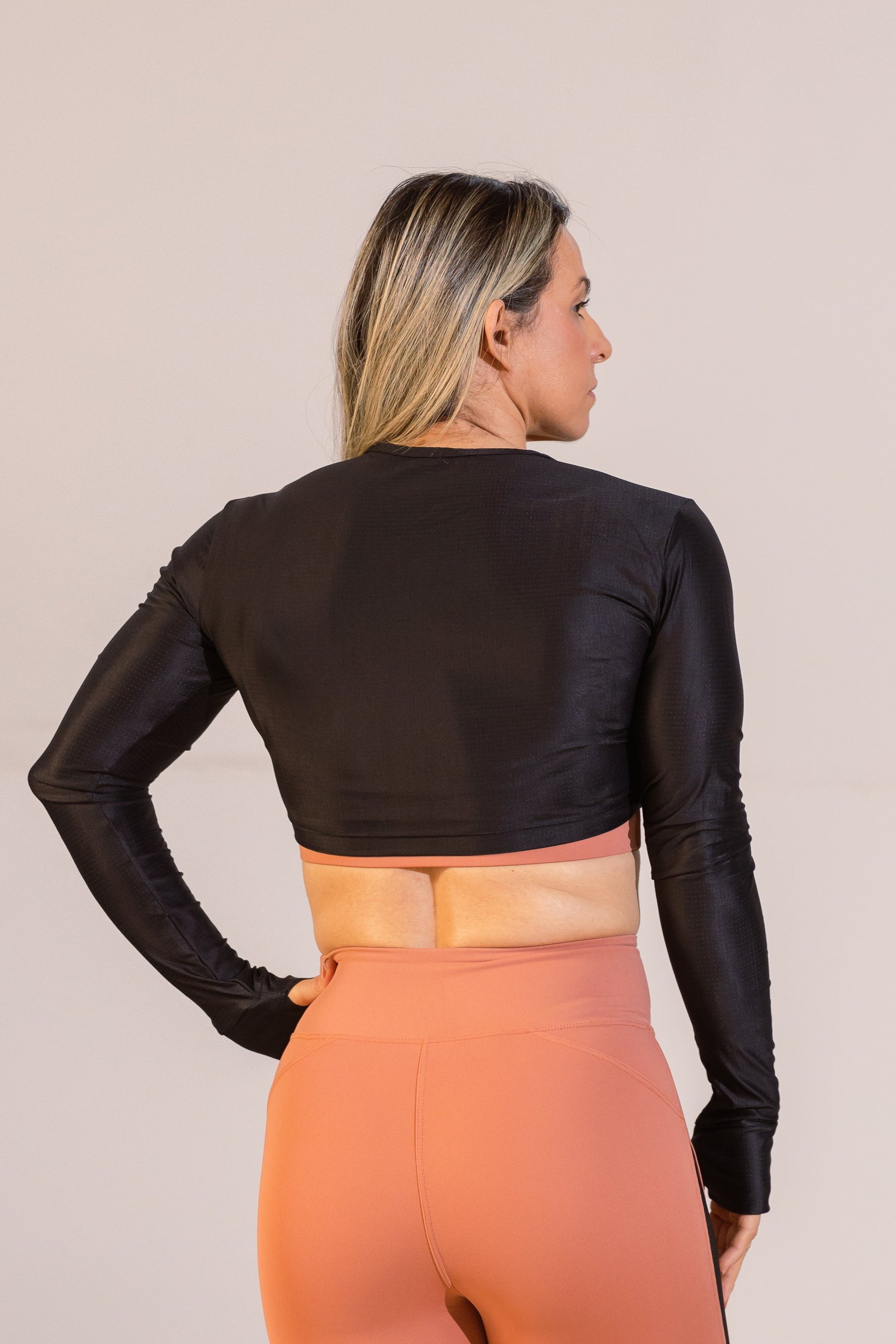 Top Fitness Academia Cropped Manga Longa SportSerenity Preto
