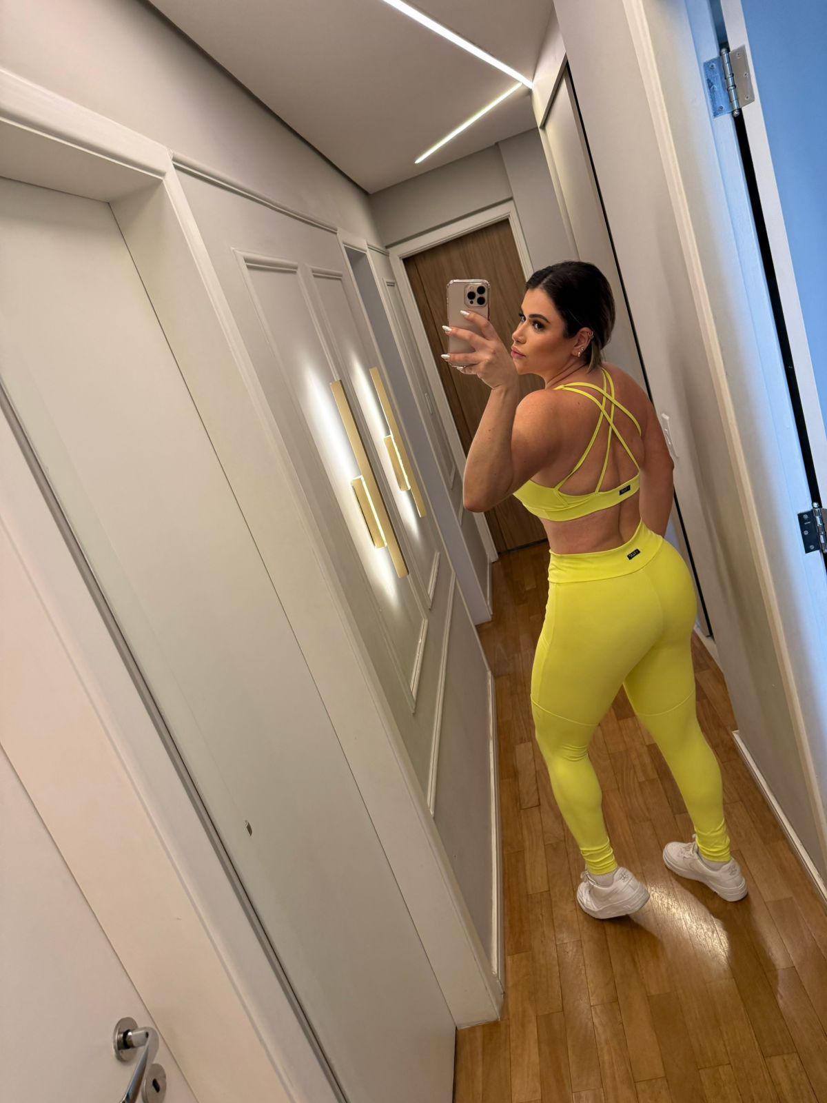 Conjunto Fitness Academia Cocoa Flex Top + Legging Poliamida com Detalhes em recorte