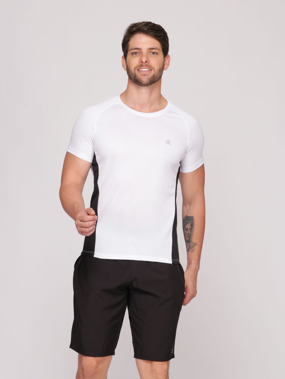 Camiseta Masculina com Recorte DryFit: Absorve 70% do Suor e Não Esquenta - Branca