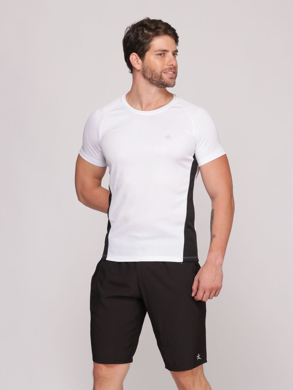 Camiseta Masculina com Recorte DryFit: Absorve 70% do Suor e Não Esquenta - Branca