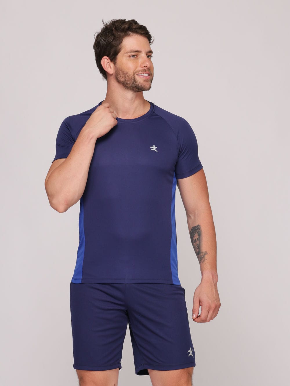 Kit 3 Camisetas Masculinas com Recorte DryFit: Absorve 70% do Suor e Não Esquenta - Azul, Preta e Branca